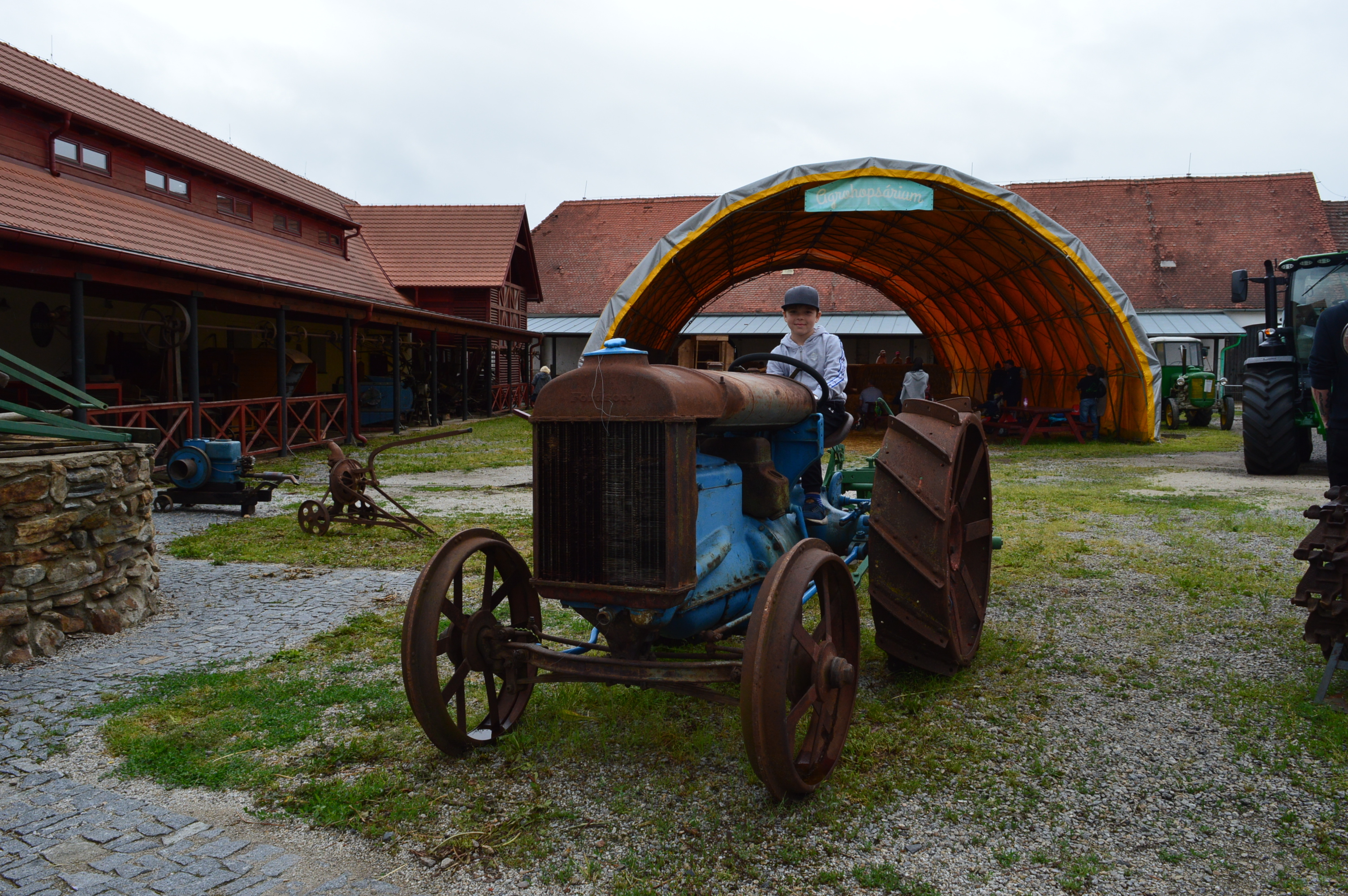 Farmaden 25.6.2022 fotoobjektivem